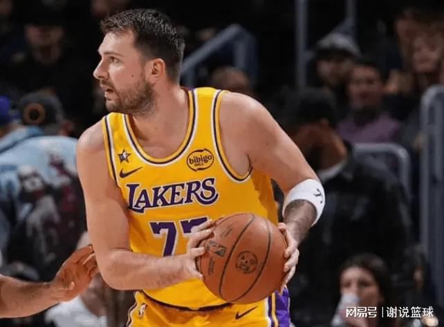 九游官网-湖人复仇迎连胜,东契奇满分詹姆斯优秀,两替补也进红榜