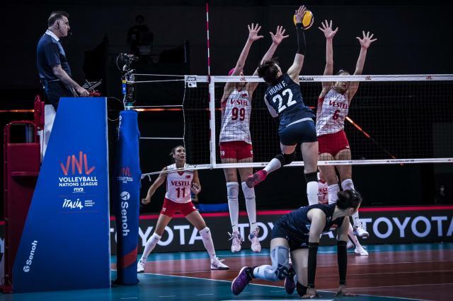 九游体育-进攻点单一中国女排负比利时 张常宁37分创纪录