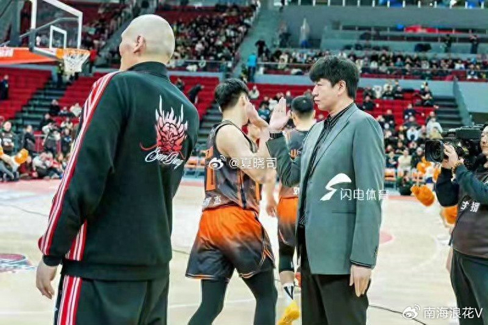 九游娱乐-山东出局!邱彪爆粗口“有的球员XX就不是职业球员”,矛头直指3人?|上海队|山东队|山东男篮|上海男篮|比赛_新浪体育_新浪新闻